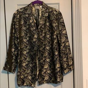 Jacket with little longer than 3/4 sleeve.